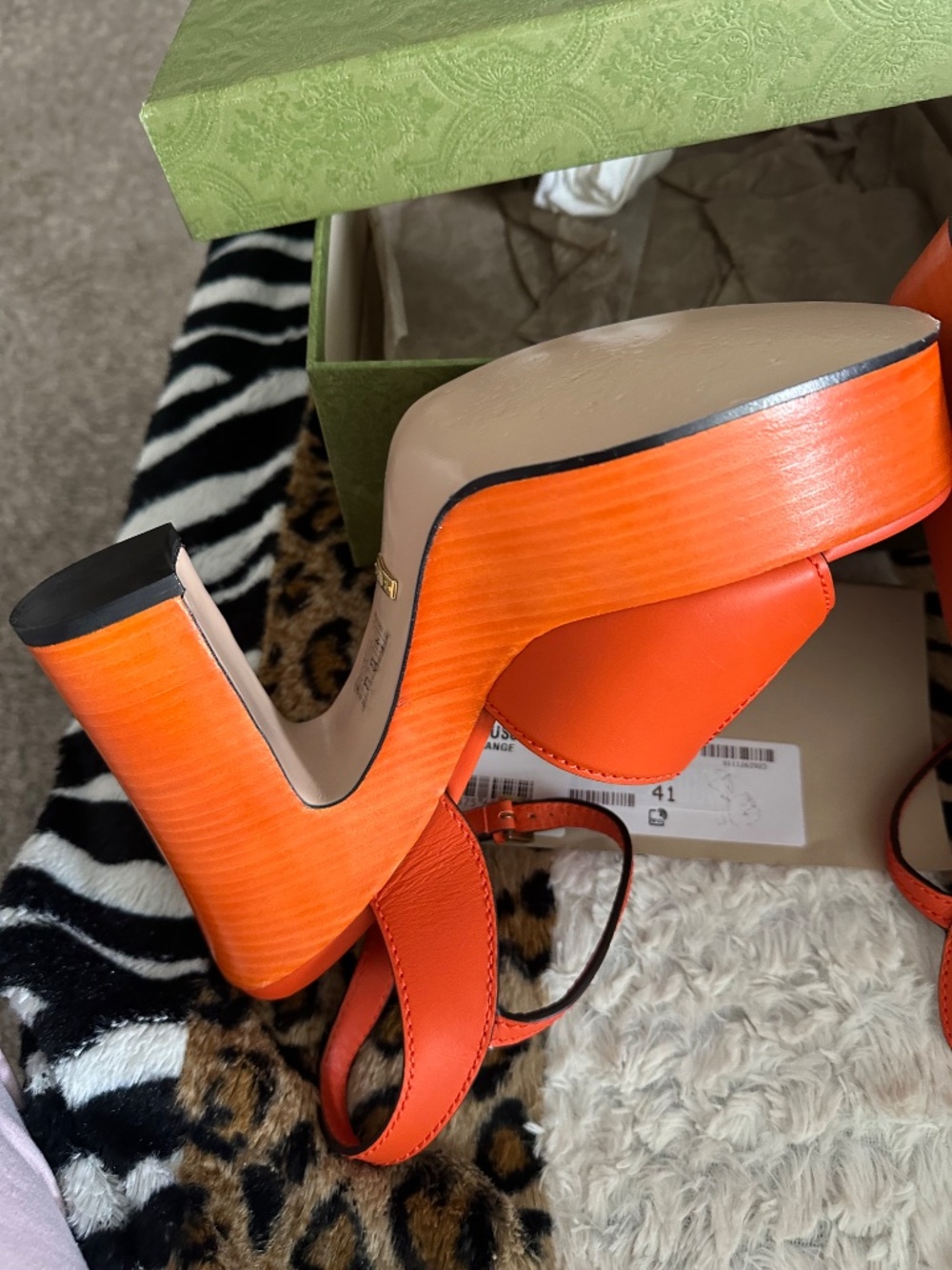 Gucci : Interlocking G Cutout Platform Sandals - Picture 3 of 10